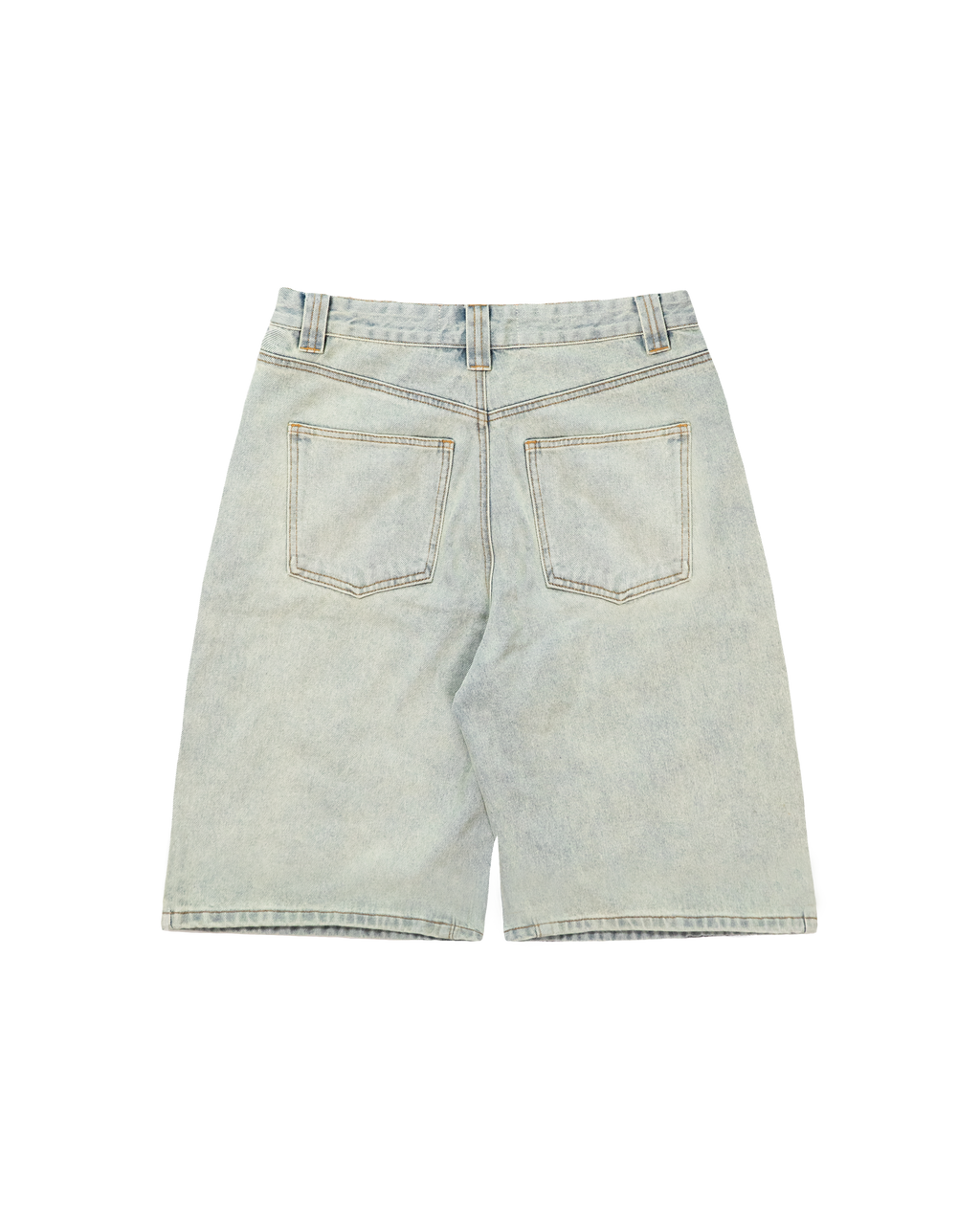 Freisteller der Rückansicht der hellblauen Jorts. Die Shorts ist gerade geschnitten, mit zwei Gesäßtaschen und sichtbaren Nähten.