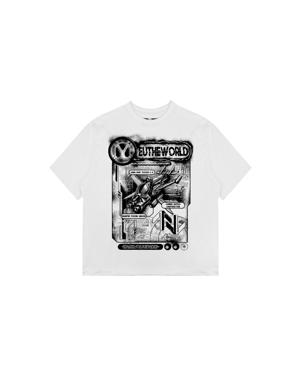 Weißes T-Shirt mit großem monochromen Frontprint: Das Motiv zeigt ein futuristisches Raumschiff im Comicstil mit technischen Markierungen wie „QUANTUM FUSION ENGINE“ oder „CARBON MATRIX CONSTRUCTION“. Oben prangt das Logo „EUTHEWORLD“, unten ein technisches Etikett.
