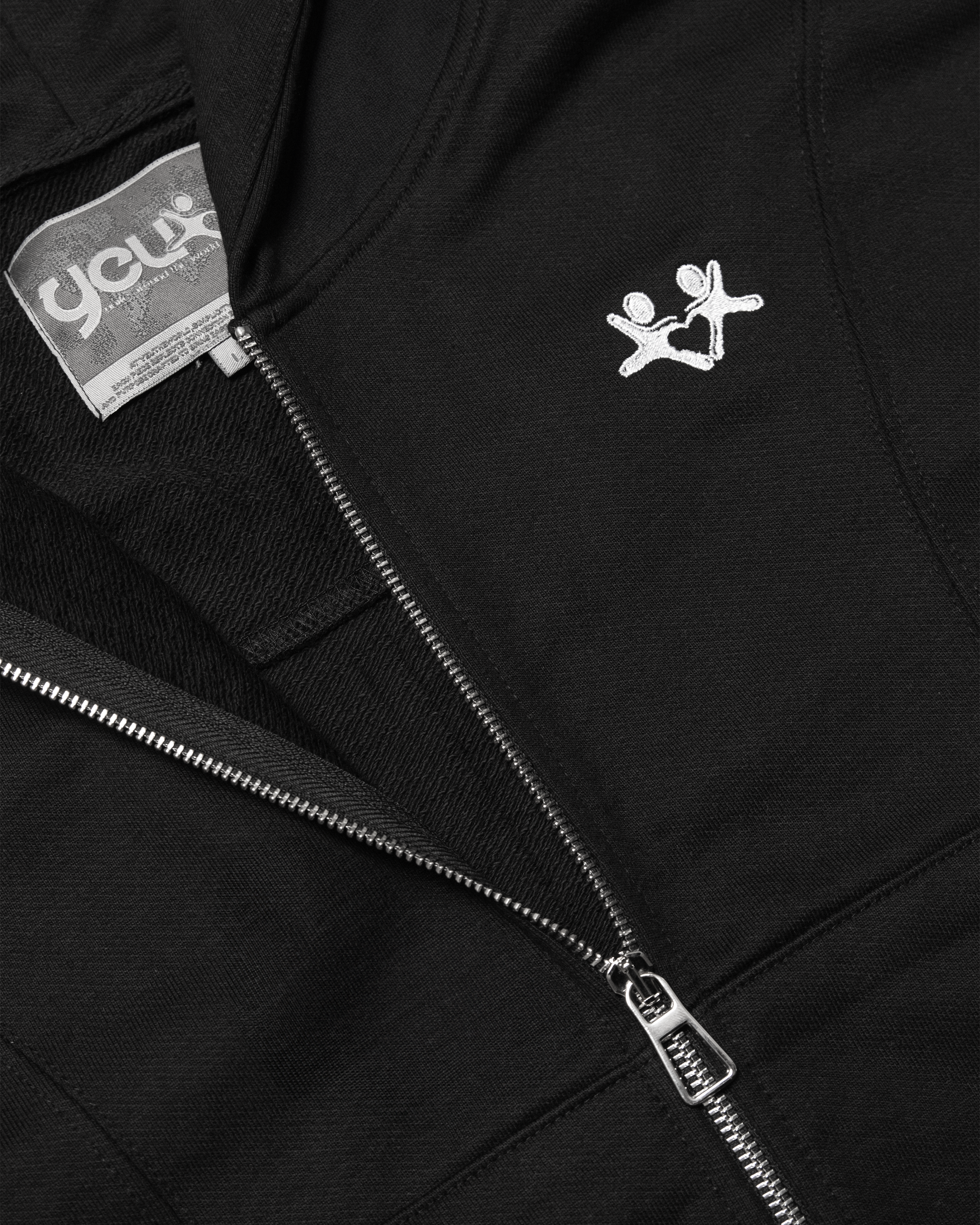 BASIC BLACK ZIP HOODIE