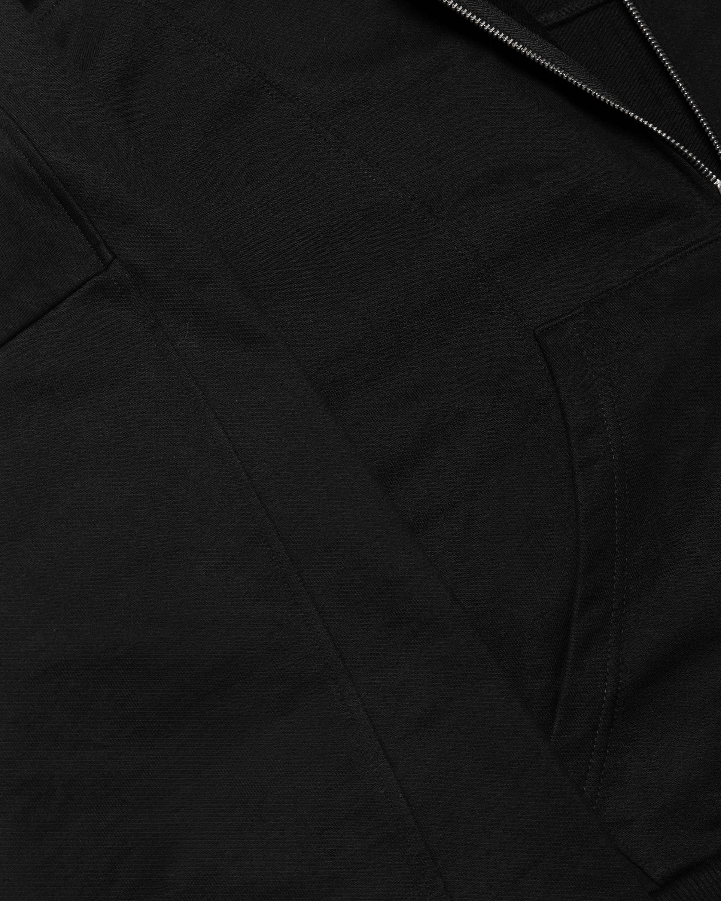 BASIC BLACK ZIP HOODIE