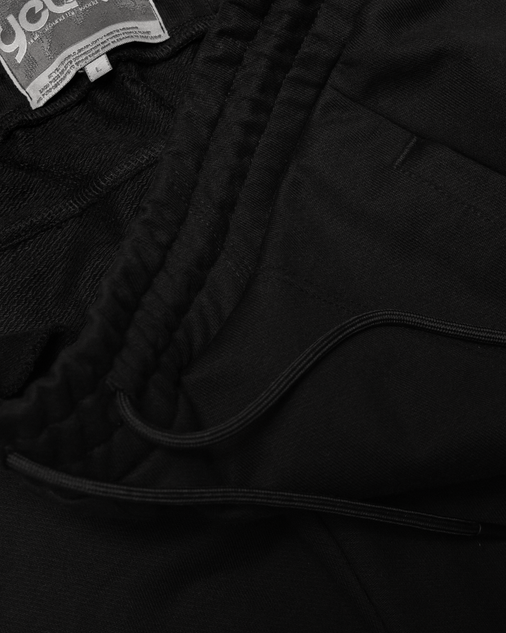 BASIC BLACK JOGGER