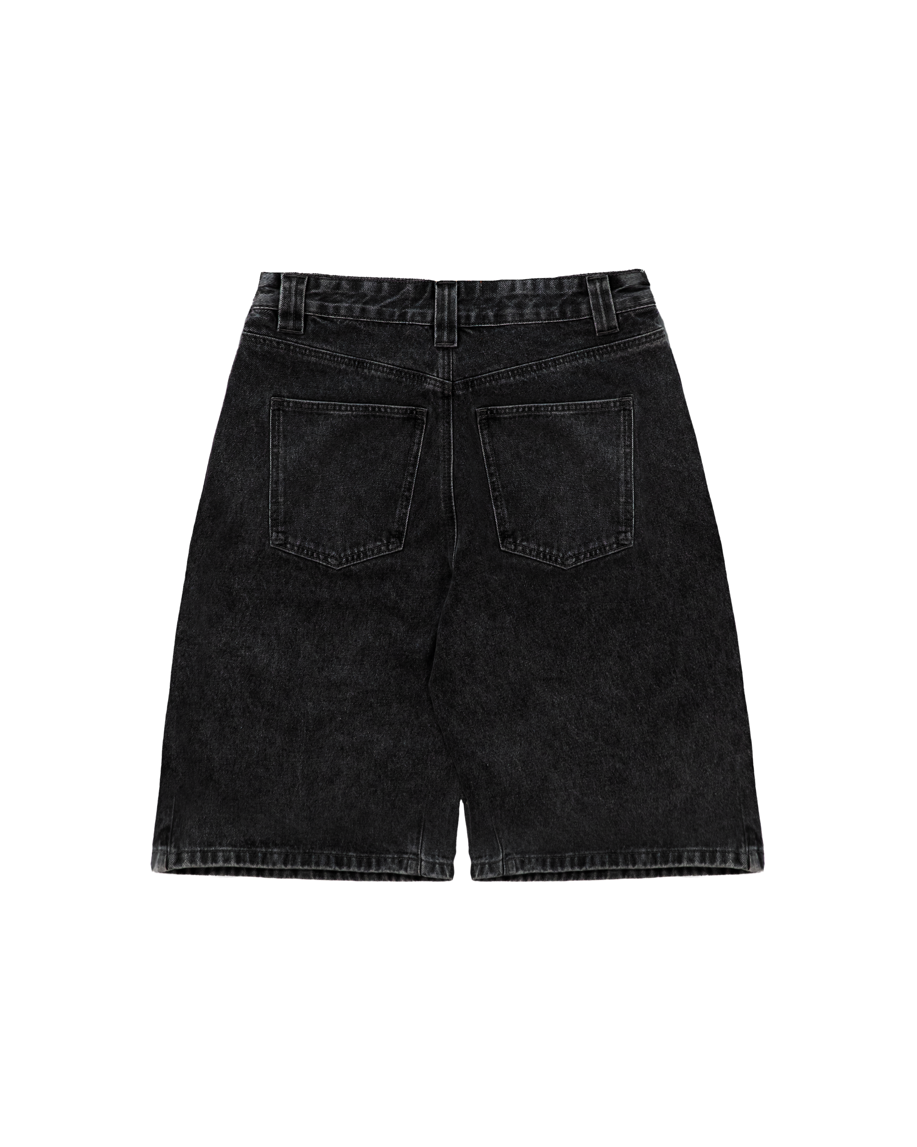 Freisteller der Rückansicht der schwarzen Jorts. Die Shorts ist gerade geschnitten, mit zwei Gesäßtaschen und sichtbaren Nähten.
