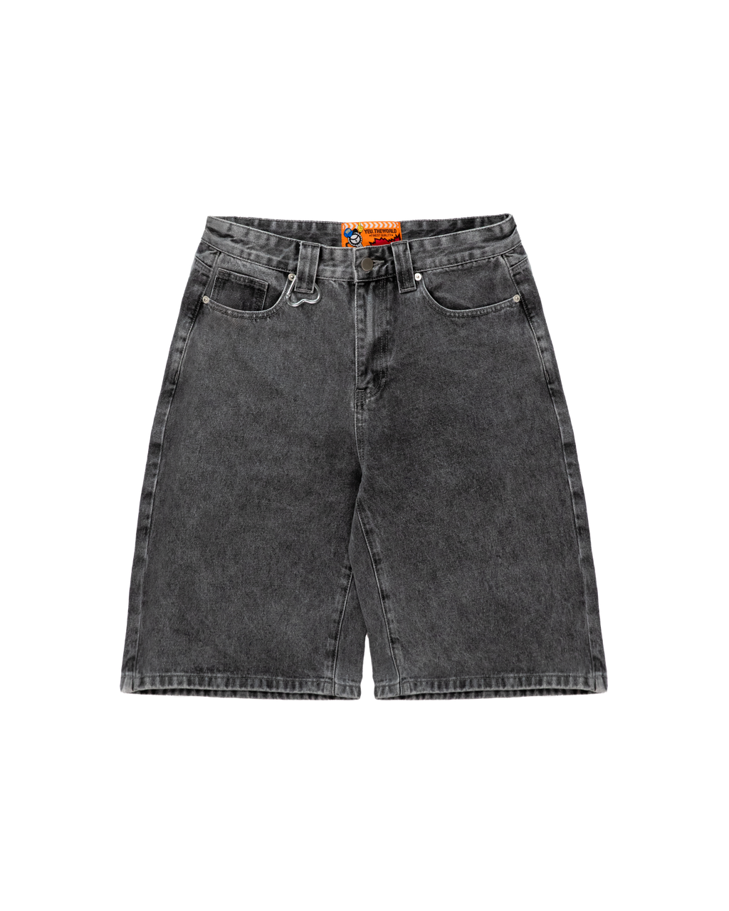 Freisteller der Rückansicht der hellgrau verwaschenen Jorts. Die Shorts ist gerade geschnitten, mit zwei Gesäßtaschen und sichtbaren Nähten.