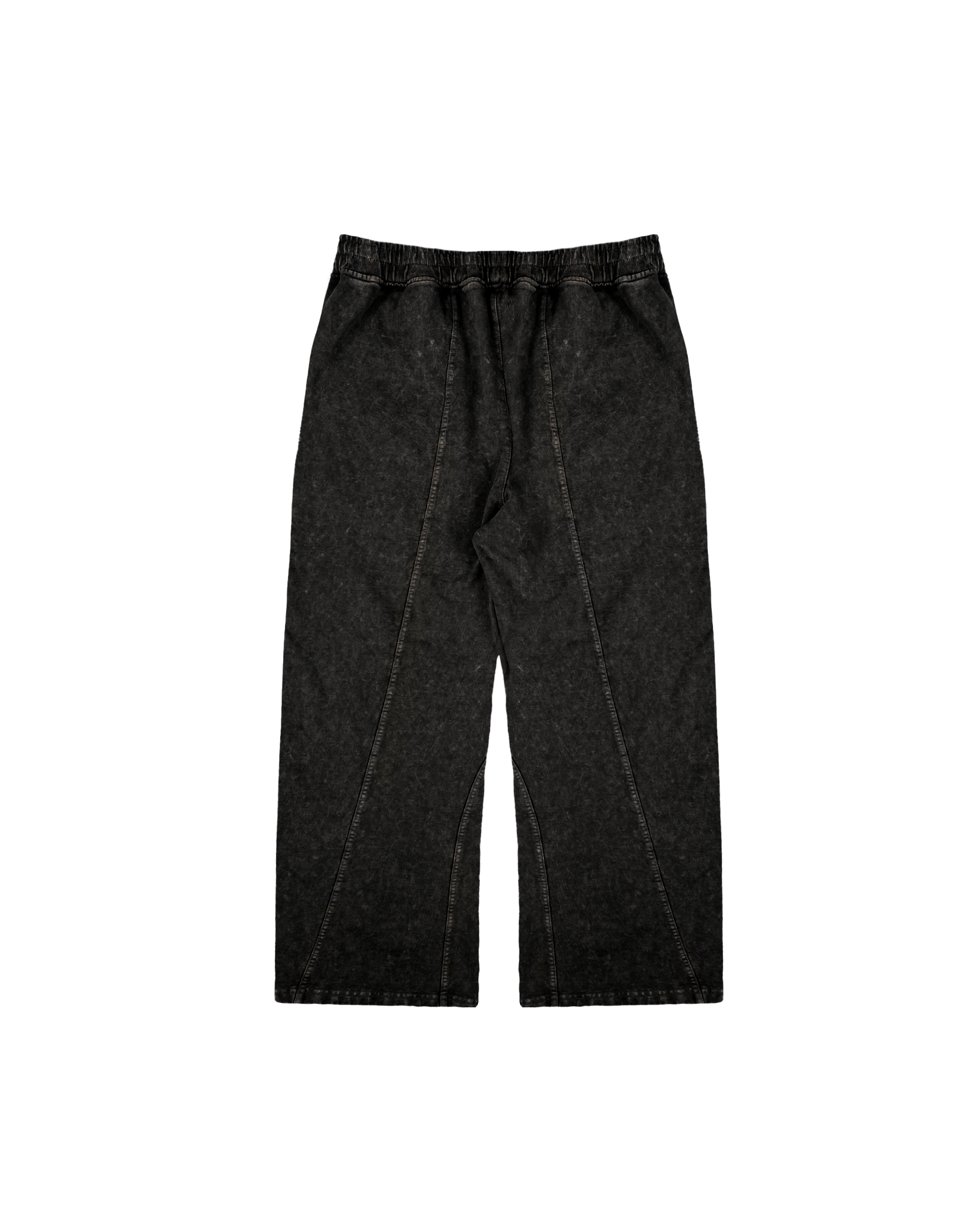 Rückansicht einer schwarzen, gewaschenen Sweatpants mit elastischem Bund und breiten Gesäßtaschen. Die Hose zeigt geschwungene Ziernähte entlang der Beinrückseite und ein gesticktes Logo über der rechten Gesäßtasche.