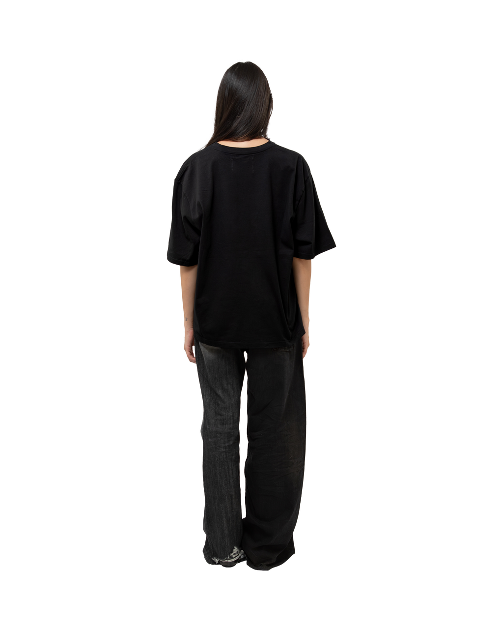 Rückansicht des locker sitzenden schwarzen T-Shirts ohne sichtbare Motive oder Prints.